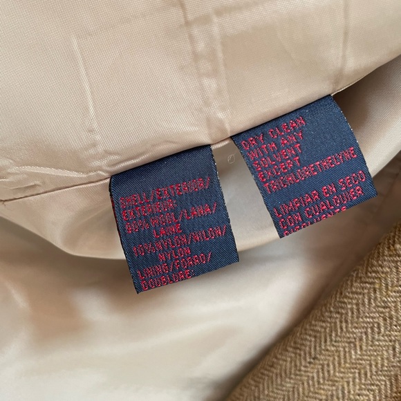 Ralph Lauren Wool Blazer :says Large but realistically it’s more like a 10/12. - Picture 6 of 10